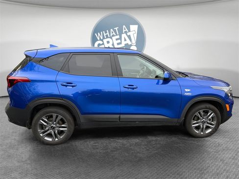 Certified 2023 Kia Seltos LX image 2