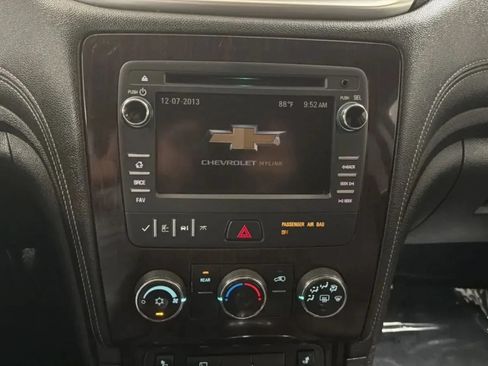 Used 2017 Chevrolet Traverse LT w/ Style and Technology Package FWD image 14