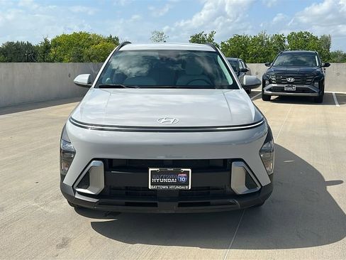 Used 2025 Hyundai Kona SEL image 7