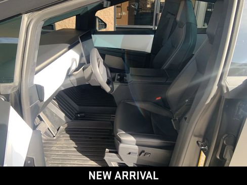 Used 2024 Tesla Cybertruck AWD Crew Cab image 8