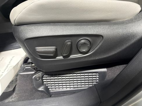 Used 2025 Toyota Sienna XLE FWD image 20