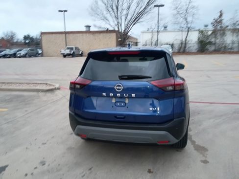 Used 2023 Nissan Rogue SV image 6