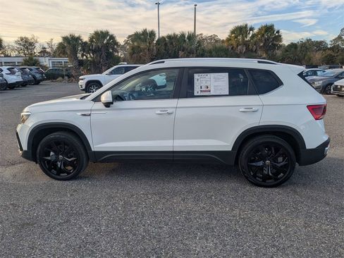 Used 2024 Volkswagen Taos SE image 7