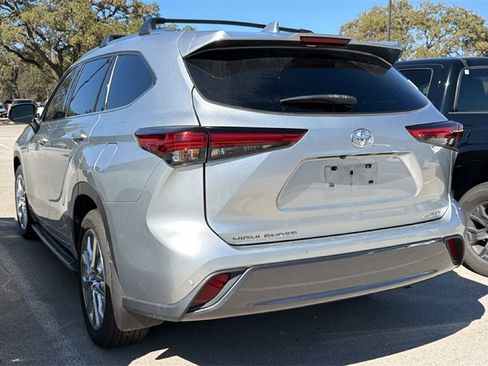 Used 2021 Toyota Highlander Limited image 7
