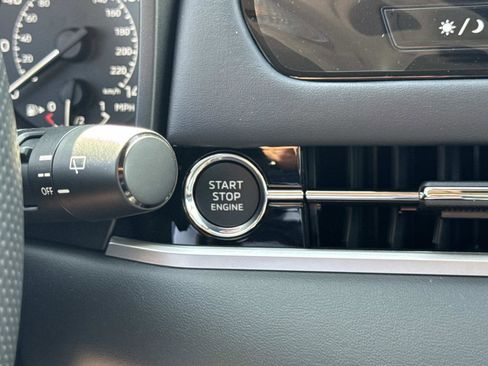 New 2025 Mitsubishi Outlander SE image 29