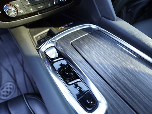 Used 2024 Buick Enclave Avenir w/ Avenir Technology Package image 33