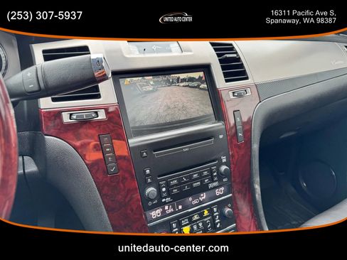 Used 2010 Cadillac Escalade Premium image 15