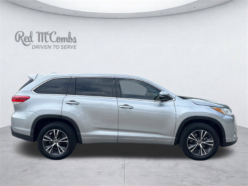 Used 2017 Toyota Highlander Plus FWD image 2