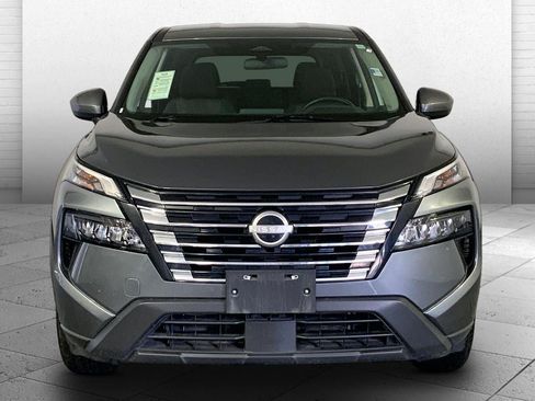 Used 2025 Nissan Rogue SV AWD/4WD image 2