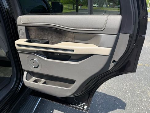 Used 2019 Ford Expedition Limited w/ Equipment Group 302A AWD/4WD image 26