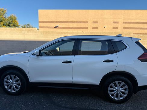 Used 2017 Nissan Rogue S image 5