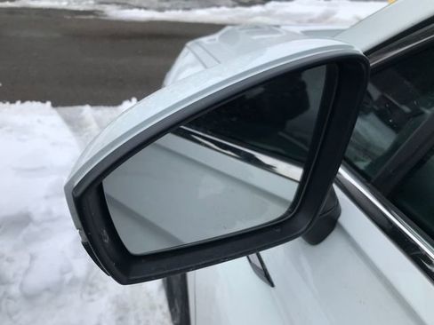 Used 2024 Volkswagen Tiguan SE image 6