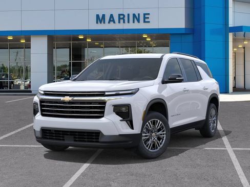 New 2026 Chevrolet Traverse LT w/ Driver Confidence Package FWD image 6