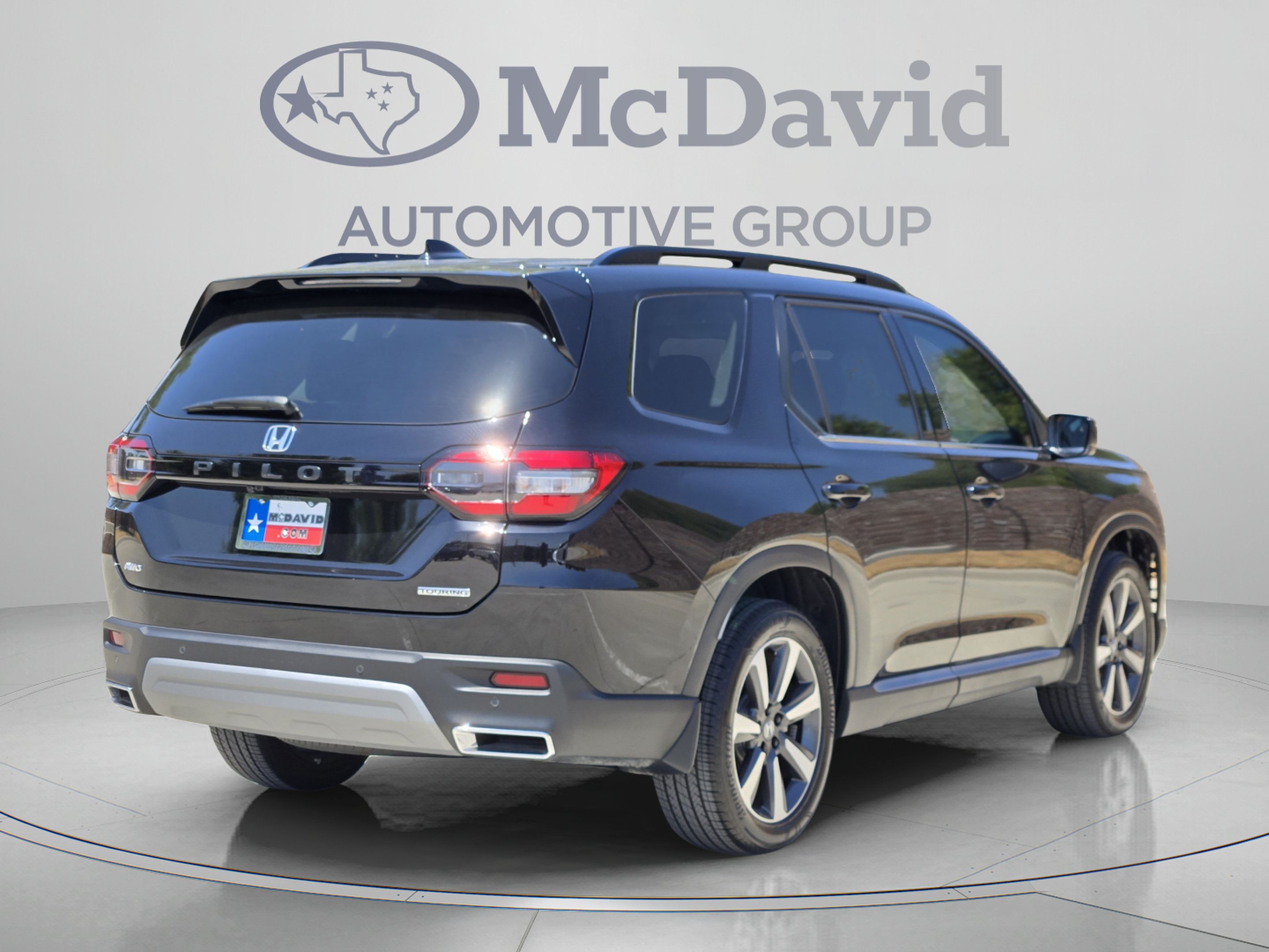 Certified 2025 Honda Pilot Touring image 6