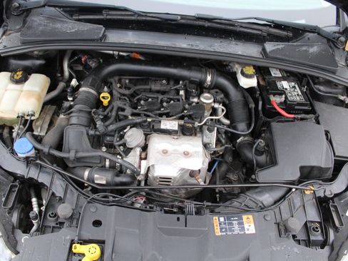 Used 2018 Ford Focus SE w/ SE Appearance Package image 16