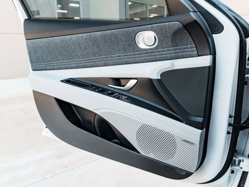 New 2026 Hyundai Elantra Limited image 17