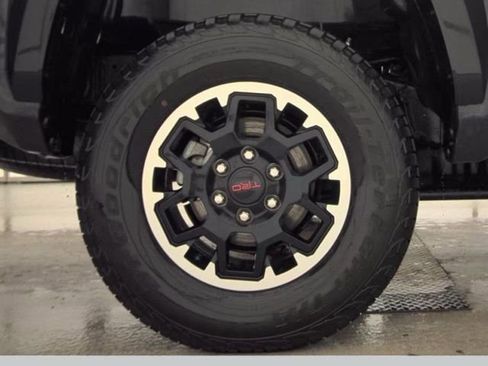 Used 2025 Toyota Tacoma TRD Off-Road image 19