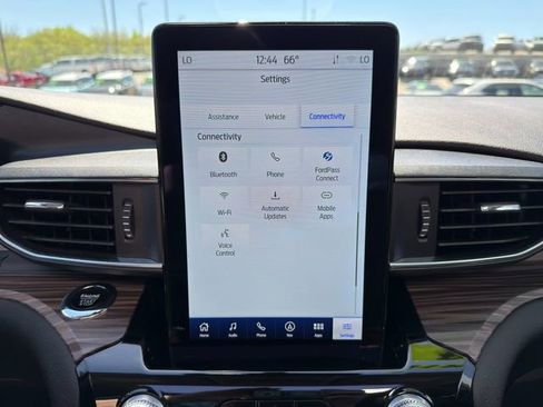 Used 2022 Ford Explorer Limited w/ Hybrid Equipment Group 310A AWD/4WD image 33