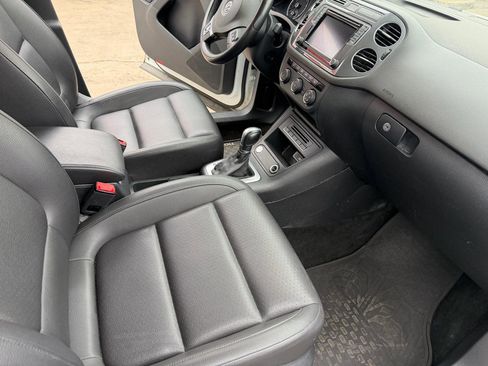 Used 2017 Volkswagen Tiguan S image 18