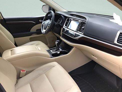 Used 2016 Toyota Highlander Limited Platinum AWD/4WD image 15