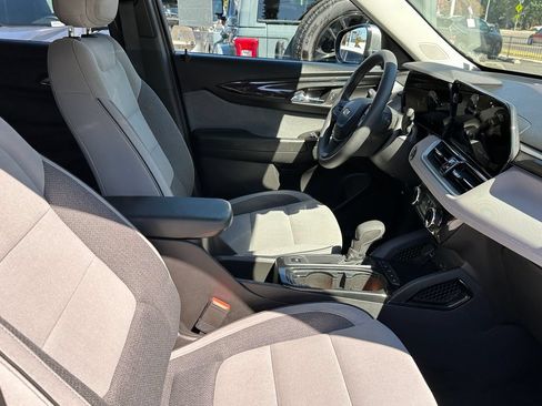 Used 2025 Chevrolet TrailBlazer LT FWD image 15