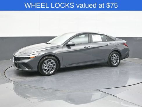 Used 2025 Hyundai Elantra Hybrid FWD image 7