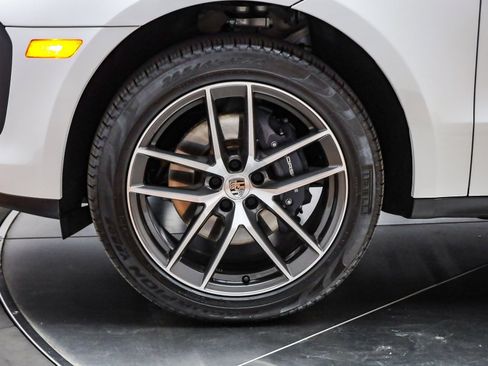Used 2025 Porsche Macan image 10