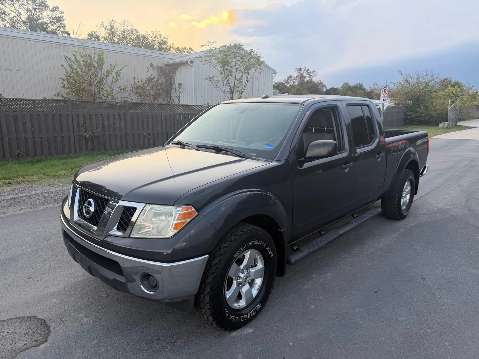 Used 2011 Nissan Frontier SV w/ SV Premium Utility Pkg AWD/4WD image 1