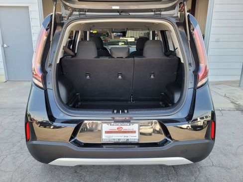 Used 2025 Kia Soul LX w/ LX Technology Package FWD image 27