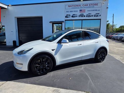 Used 2021 Tesla Model Y Long Range image 1