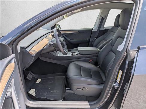 Used 2024 Tesla Model Y Long Range AWD/4WD image 16