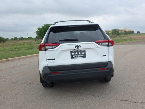 Used 2024 Toyota RAV4 XLE w/ Convenience Package image 7