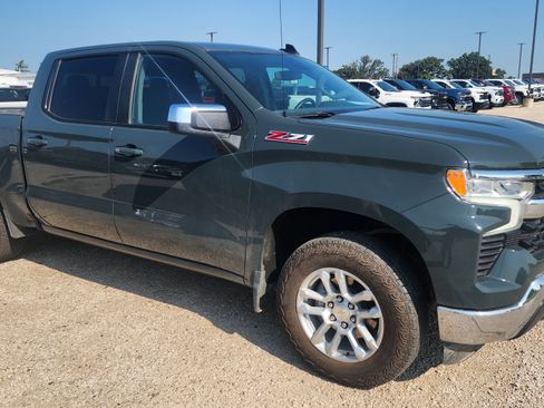 Used 2025 Chevrolet Silverado 1500 LT w/ Z71 Off-Road Package AWD/4WD image 3