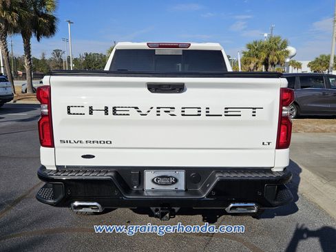 Used 2024 Chevrolet Silverado 1500 LT Trail Boss w/ Convenience Package II image 4