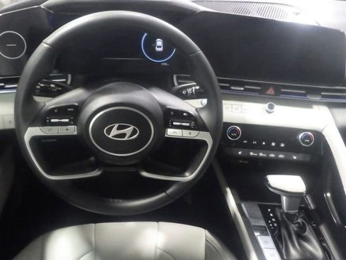 Used 2024 Hyundai Elantra Limited FWD image 9