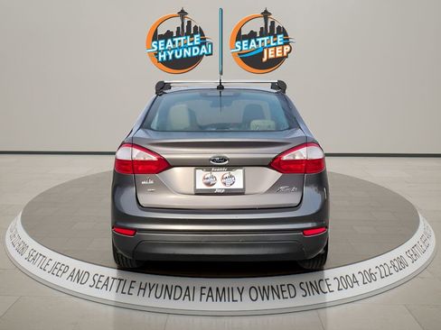 Used 2014 Ford Fiesta SE w/ Comfort Package FWD image 4