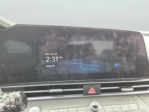 Used 2024 Hyundai Elantra SEL image 18