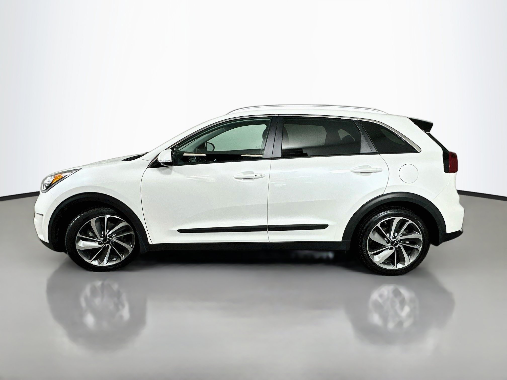 Used 2017 Kia Niro Touring FWD image 4