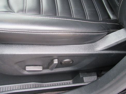 Used 2020 Ford Edge SEL w/ Convenience Package image 17