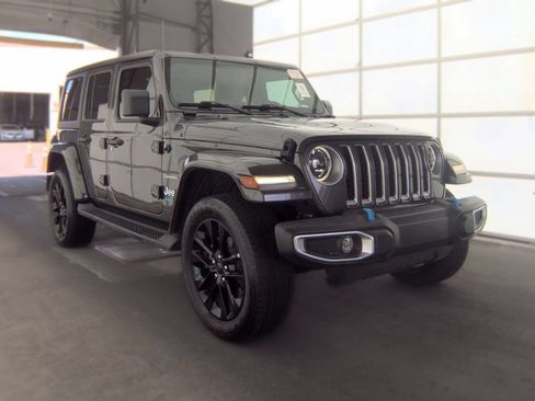 Used 2023 Jeep Wrangler Unlimited Sahara w/ Cold Weather Group AWD/4WD image 3
