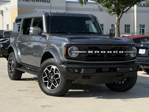 Used 2024 Ford Bronco Outer Banks AWD/4WD image 2