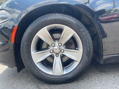 Used 2016 Dodge Charger SXT RWD image 11