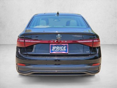 Used 2025 Volkswagen Jetta SE FWD image 7