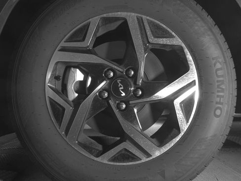 Used 2025 Kia Sportage LX image 12