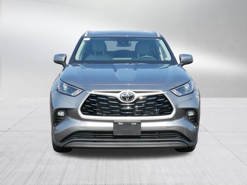 Certified 2026 Toyota Highlander XLE AWD/4WD image 2