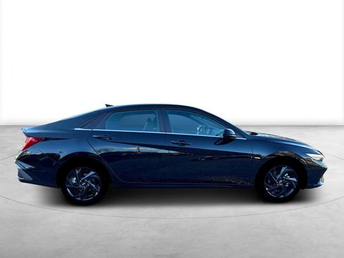 New 2026 Hyundai Elantra SEL Sport Premium FWD image 9