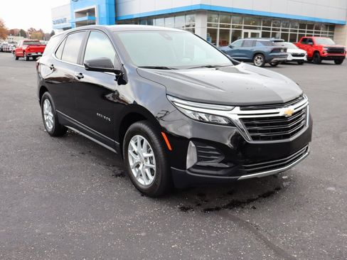 Used 2023 Chevrolet Equinox LT image 2
