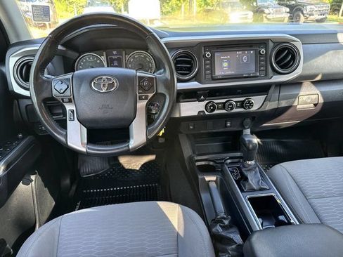 Used 2017 Toyota Tacoma SR5 w/ Tow Package RWD image 21