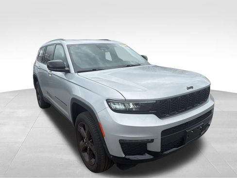 Used 2024 Jeep Grand Cherokee L Limited w/ Black Appearance Package image 4