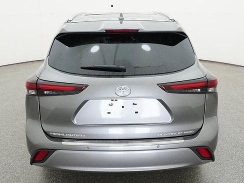 New 2026 Toyota Highlander Platinum AWD/4WD image 7